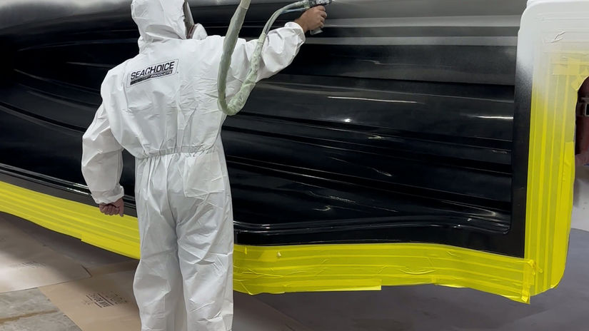 Spraying Gelcoat 27' Hull